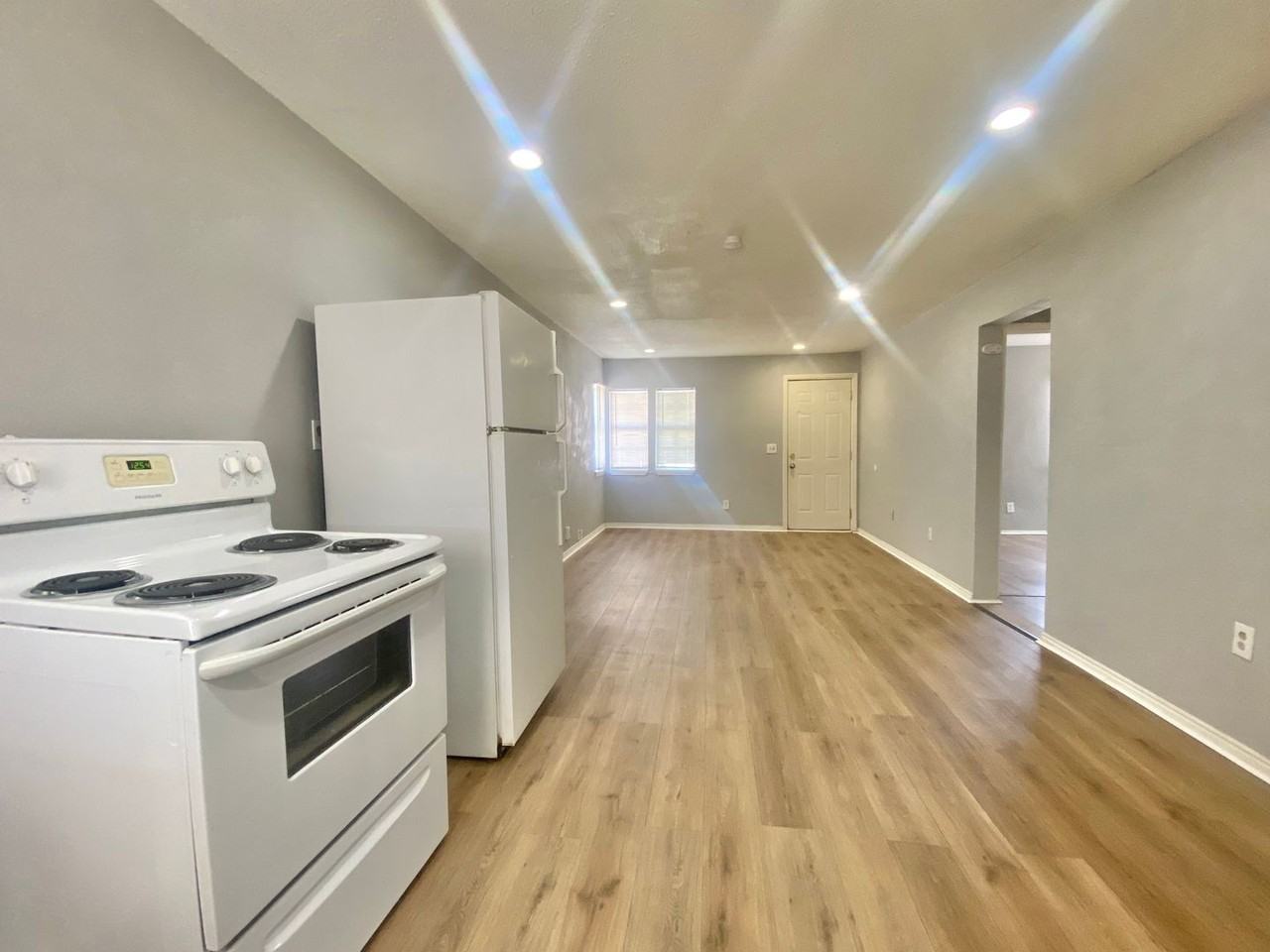 2605 1st St - Photo 3 of 9