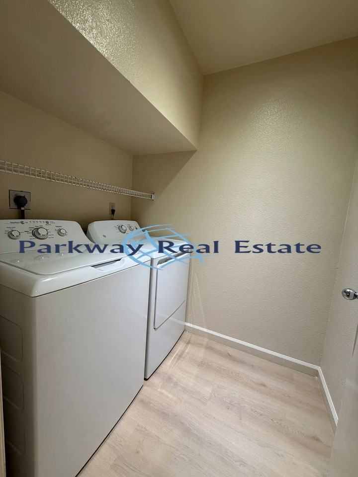 8938 Arlingdale Way - Photo 6 of 20