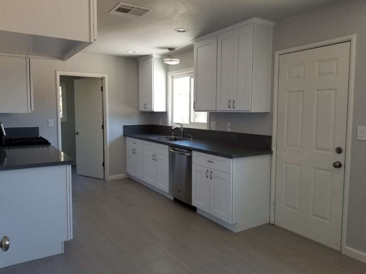 2500 Dana Ln - Photo 4 of 11