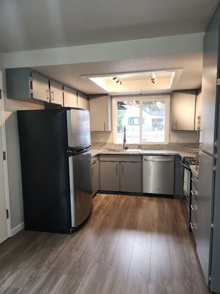 1331 Flower St - Photo 5 of 16