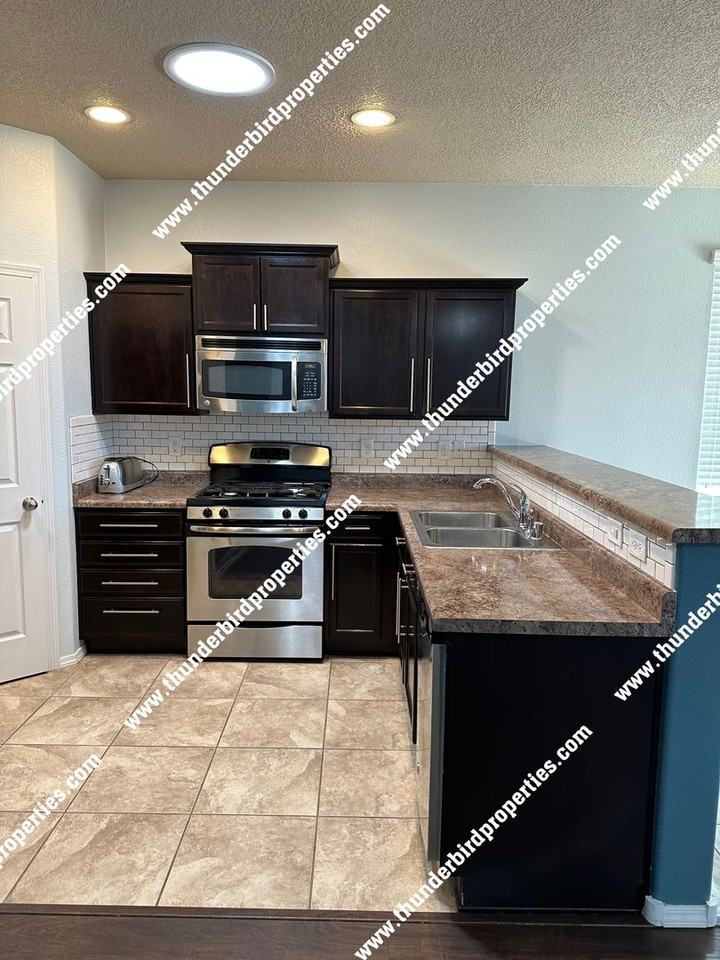 11624 Thistledown Rd Se - Photo 2 of 21