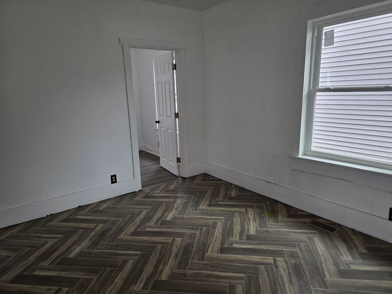 1210 Cedar St - Photo 2 of 8