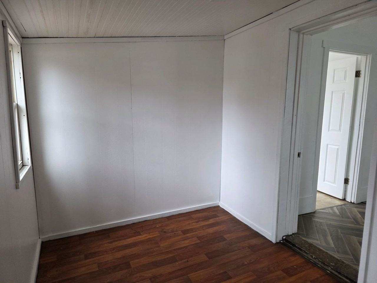 1210 Cedar St - Photo 4 of 8