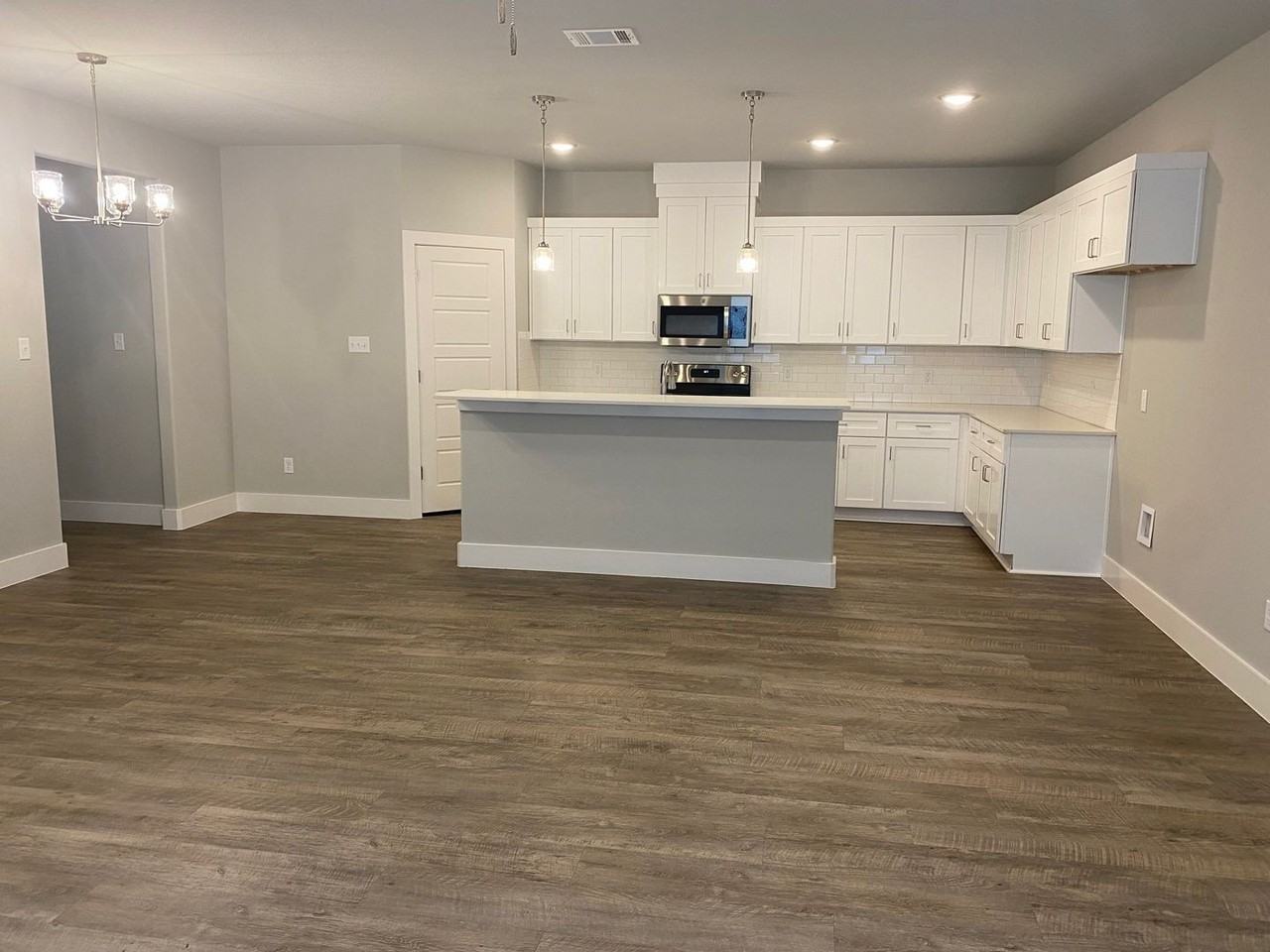 649 The Cottages Dr - Photo 3 of 16