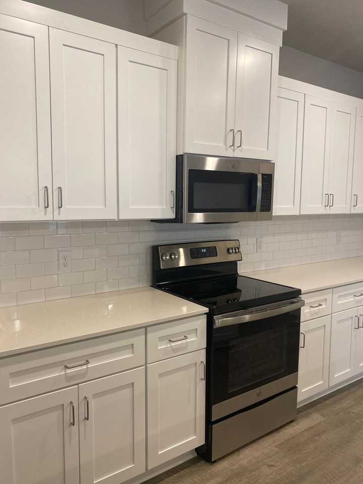 649 The Cottages Dr - Photo 4 of 16