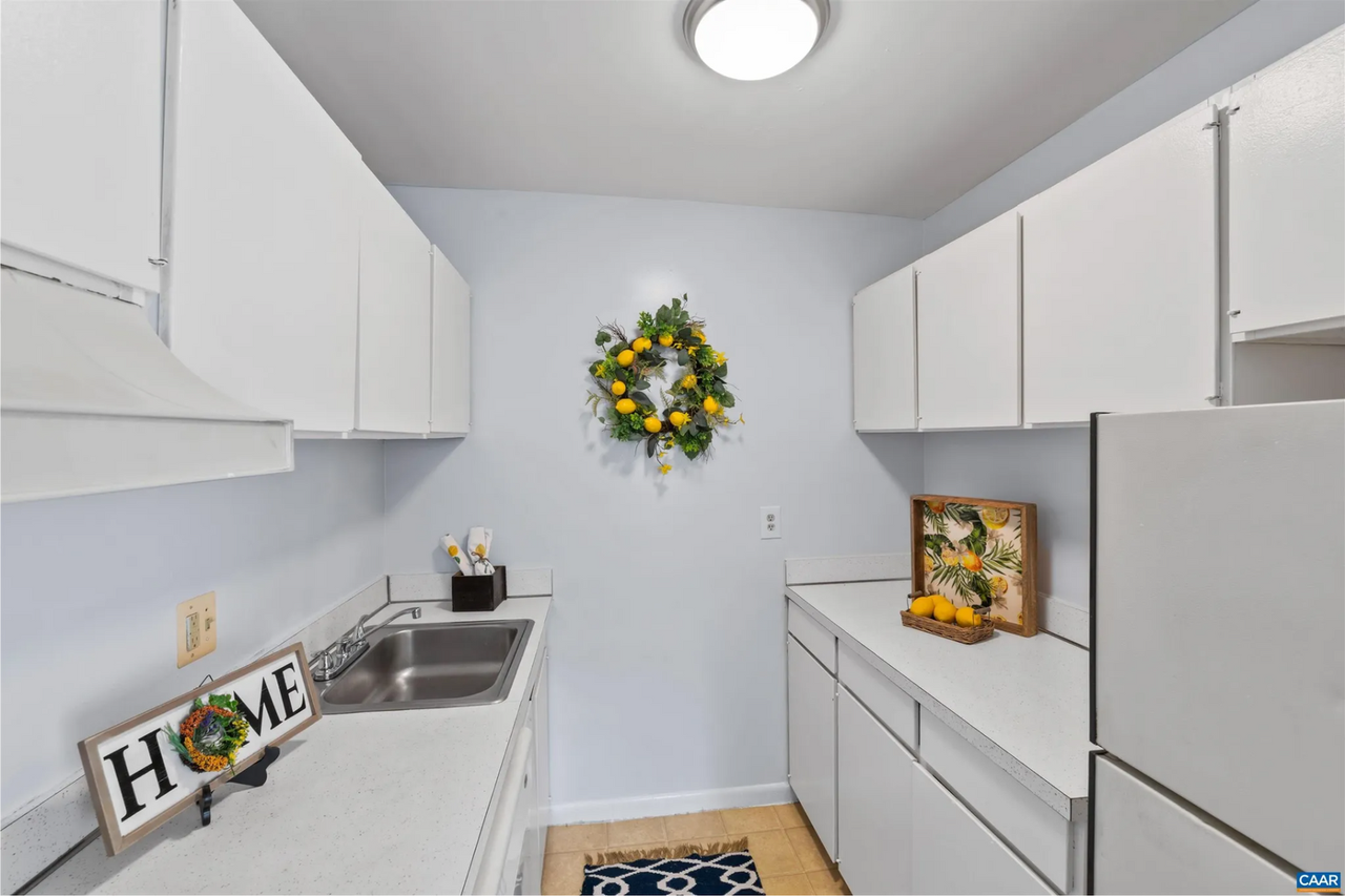 525 Burgoyne Rd #13 - Photo 3 of 8