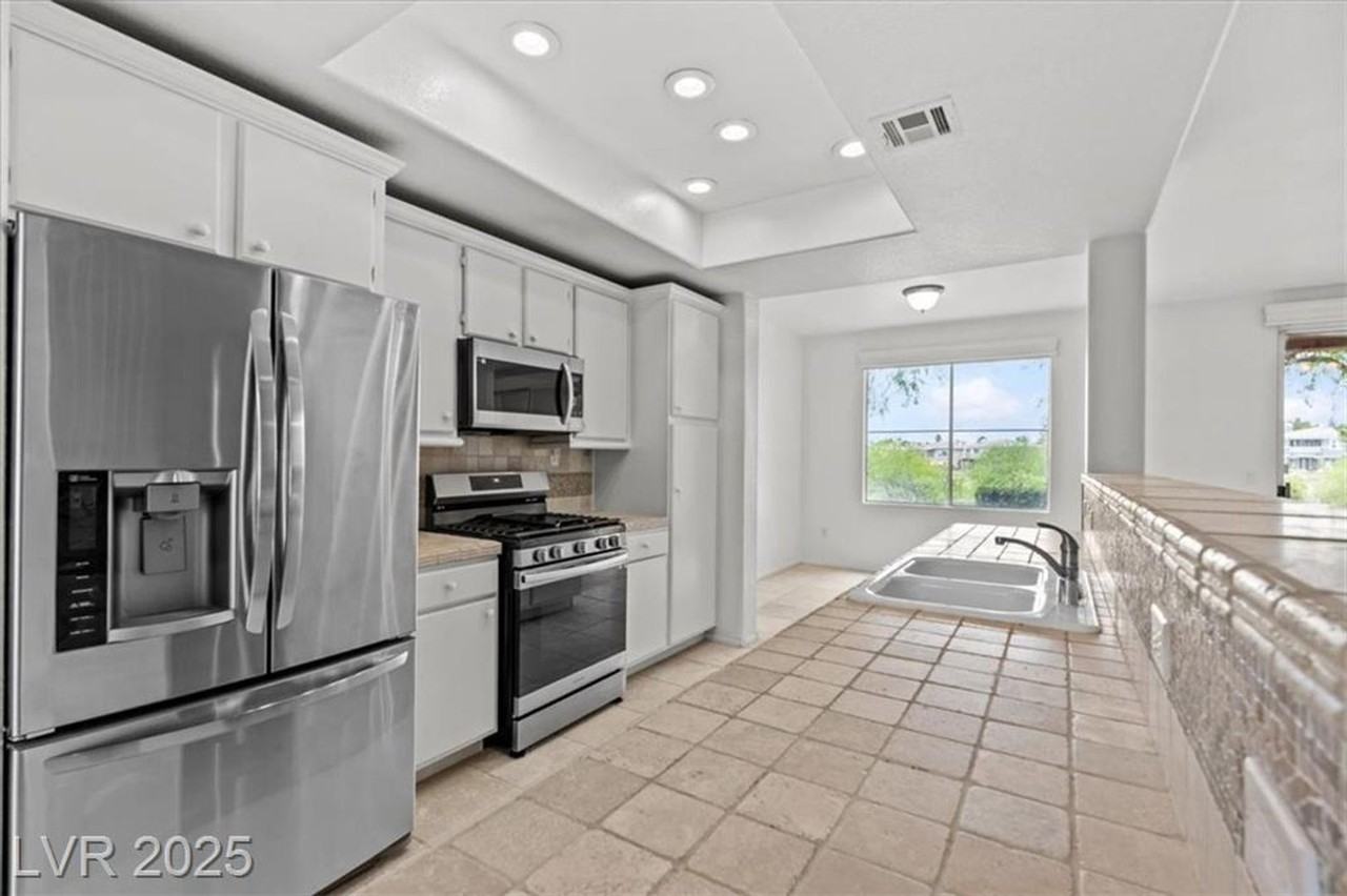 664 Peachy Canyon Cir #103 - Photo 5 of 26