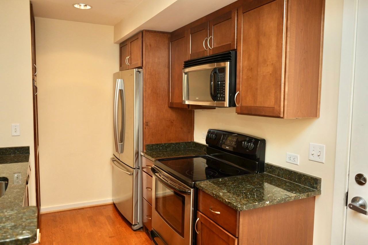 428 Monroe Ln #109 - Photo 4 of 26