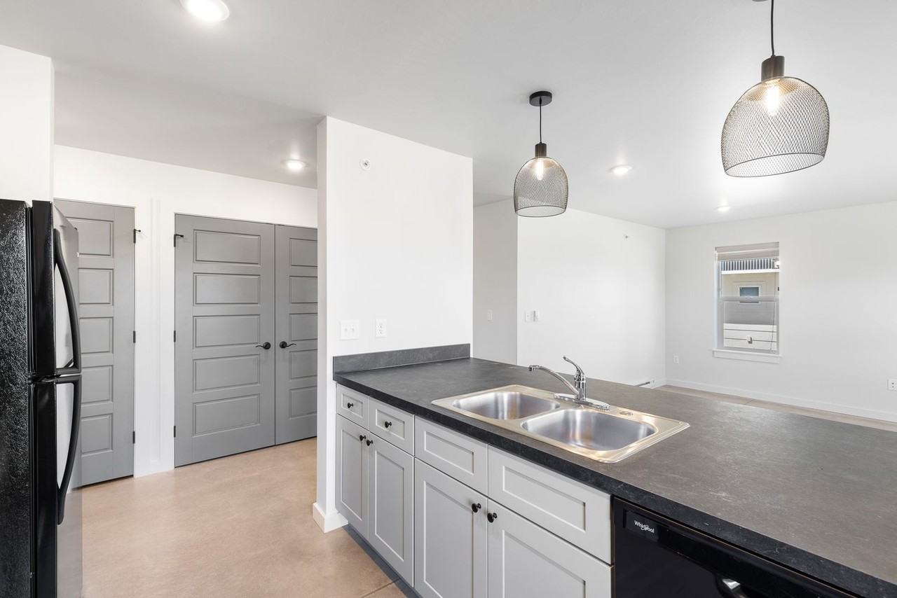 5163 West Side Flats - Photo 5 of 21