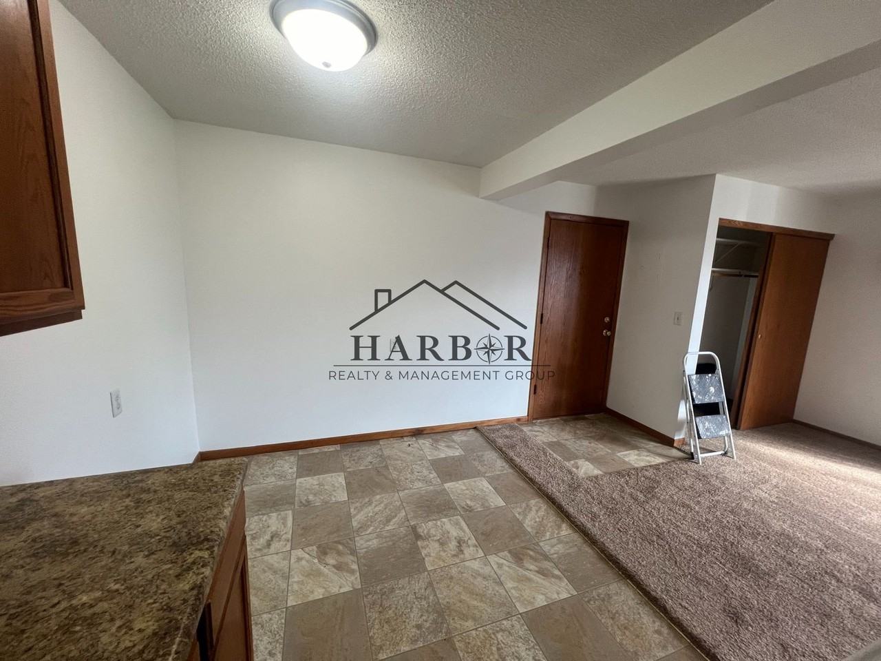 110 2nd Ave Ne - Photo 2 of 8