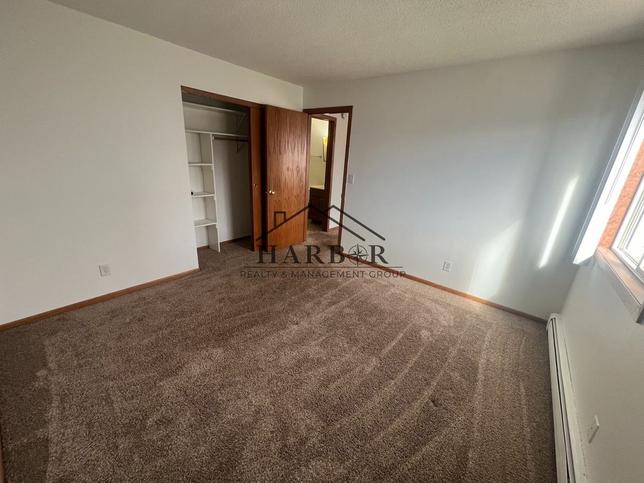 110 2nd Ave Ne - Photo 3 of 8