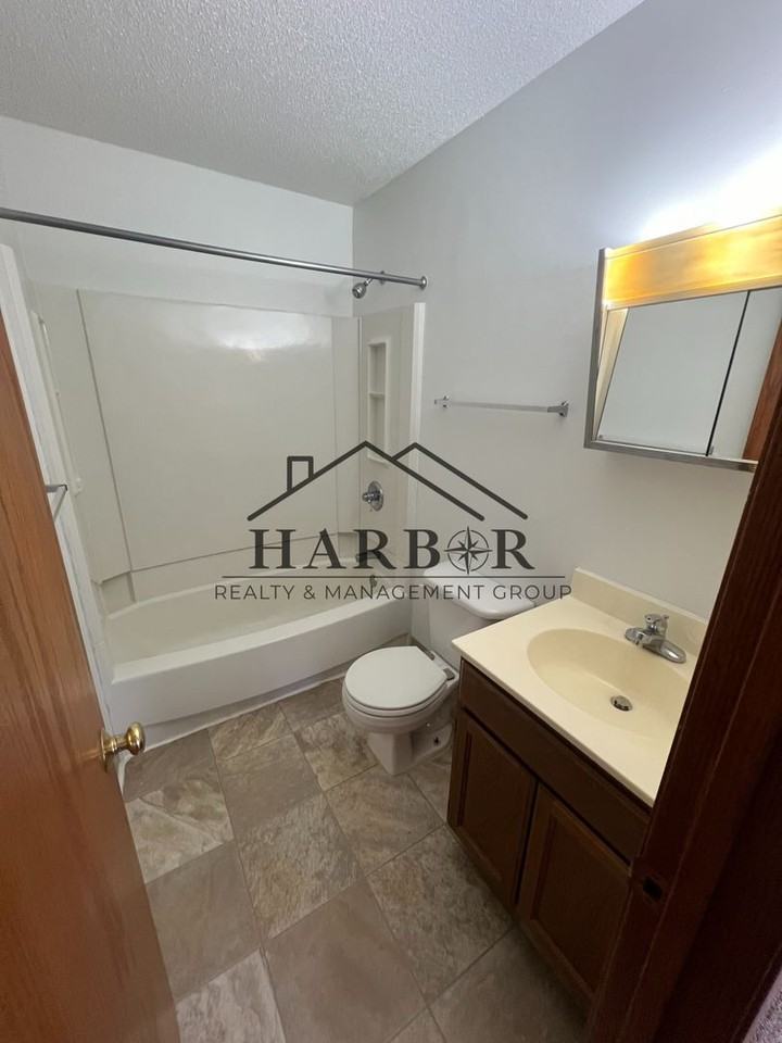 110 2nd Ave Ne - Photo 5 of 8