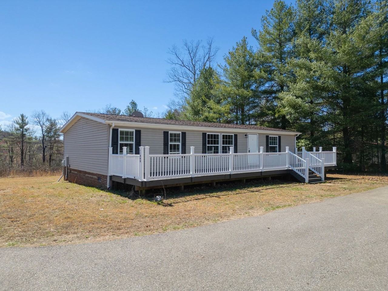 11049 Franklin St - Photo 2 of 32