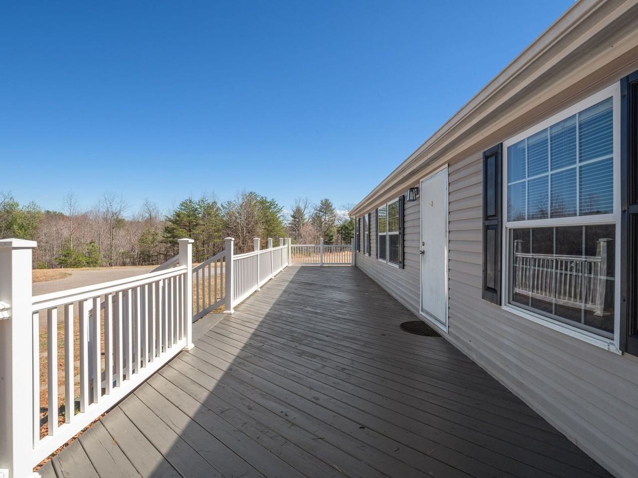 11049 Franklin St - Photo 3 of 32