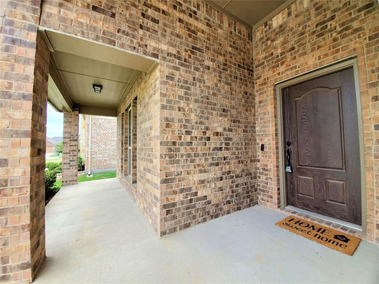 15924 Dorrington Dr - Photo 3 of 36