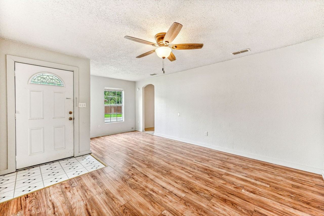 1391 N Paddock St - Photo 5 of 20