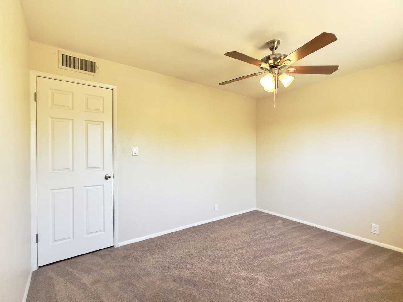 1913 E El Parque Dr - Photo 6 of 33