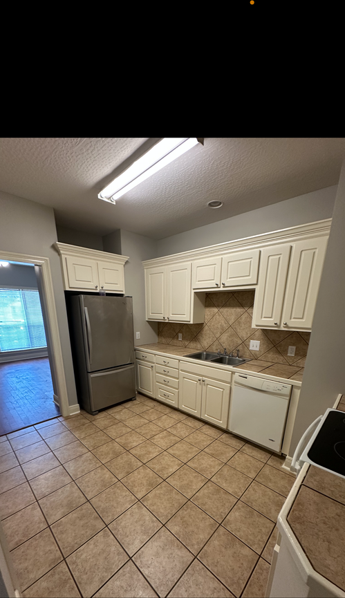 106 Northwest Cir - Photo 2 of 12