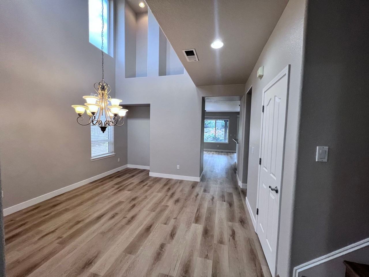 590 Roseben Dr - Photo 3 of 10