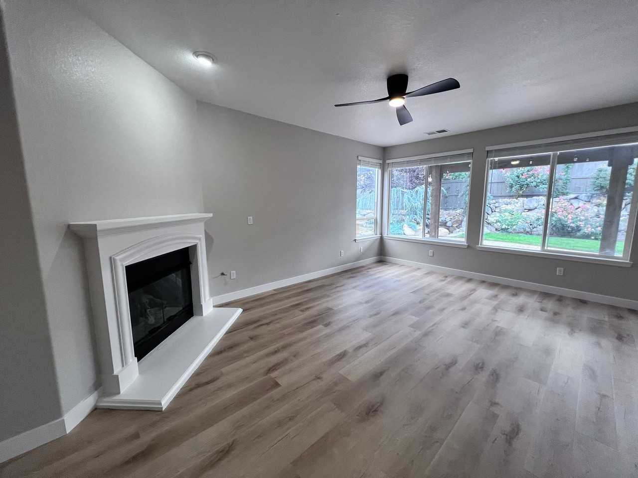 590 Roseben Dr - Photo 7 of 10