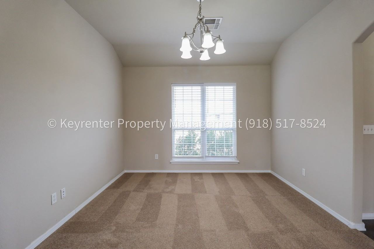 20362 E 47th St S - Photo 7 of 37