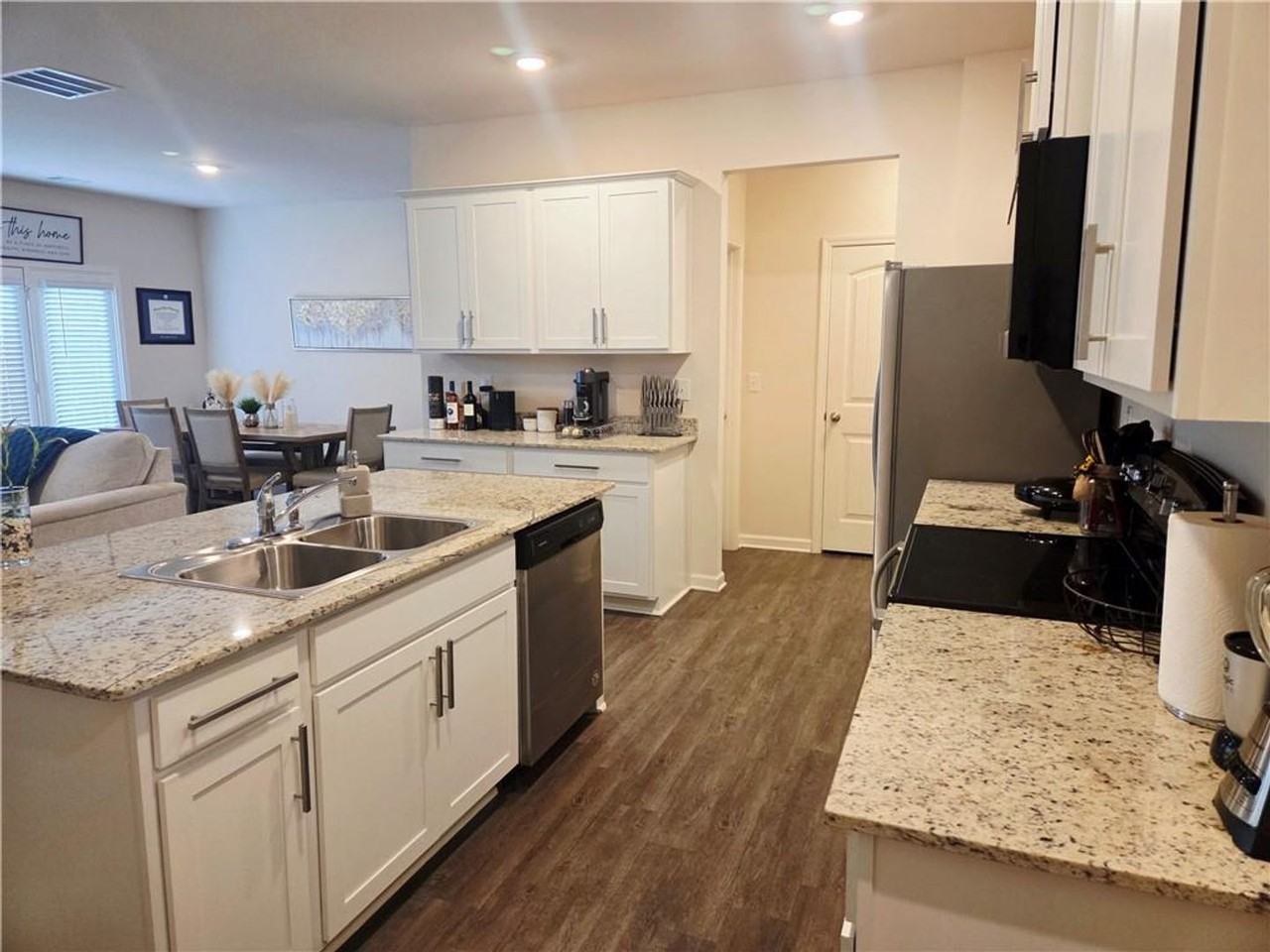 5192 Barberry Ave - Photo 3 of 26