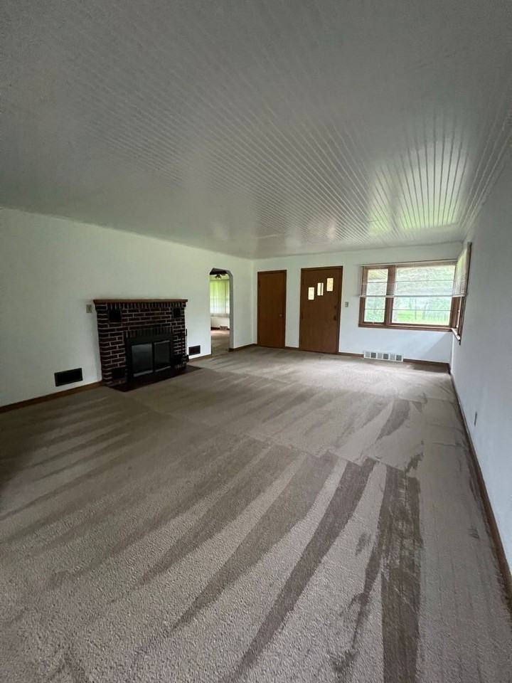 5810 Fuller St - Photo 5 of 12