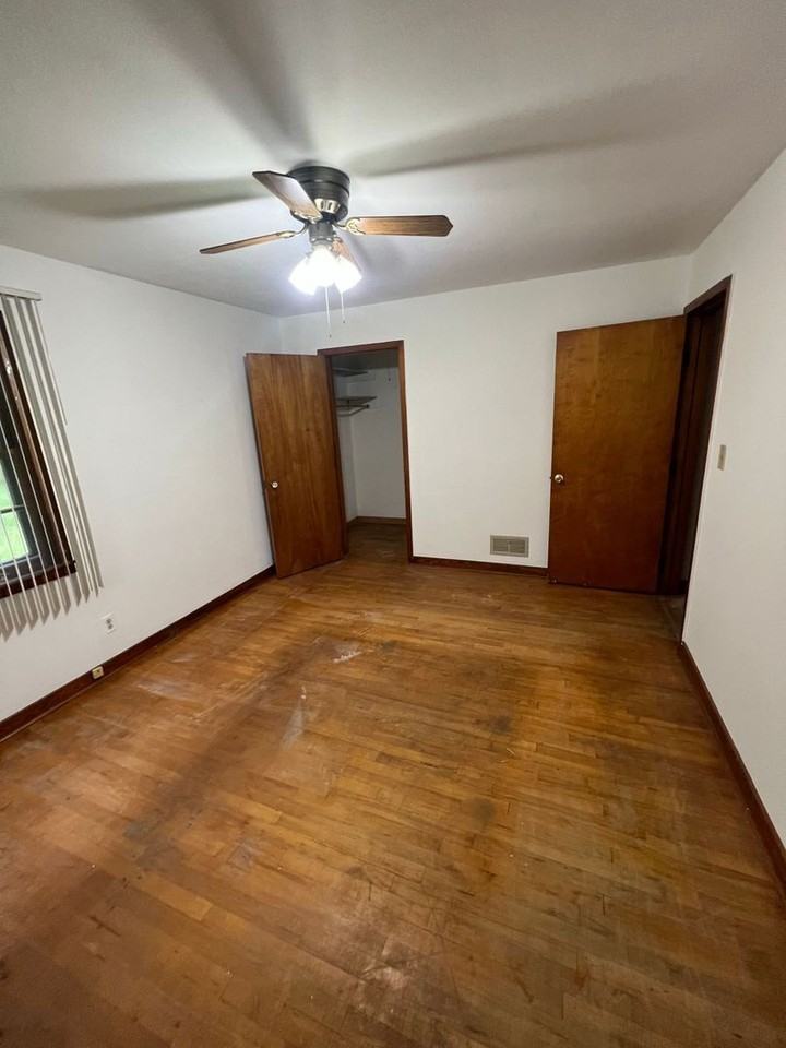 5810 Fuller St - Photo 7 of 12