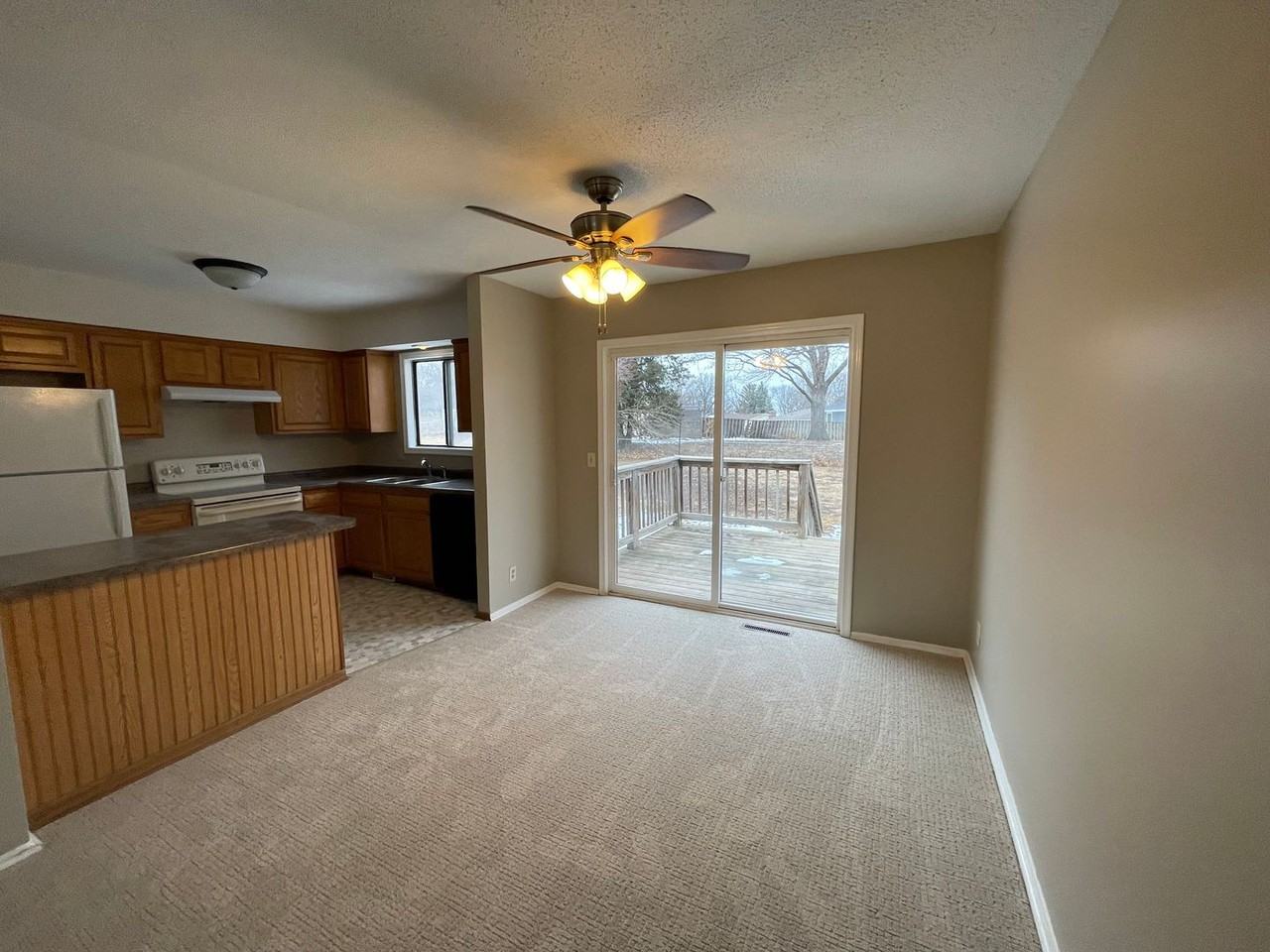 16110 Hickory St - Photo 4 of 14