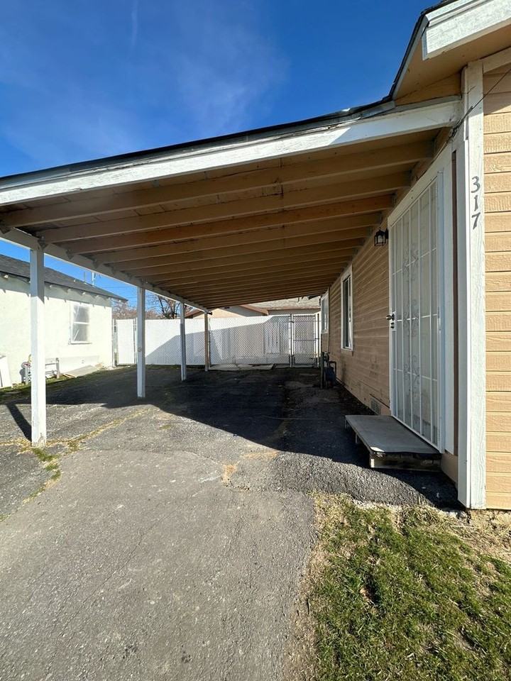 317 Martin St - Photo 2 of 6