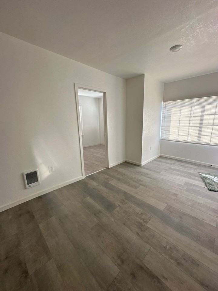 317 Martin St - Photo 3 of 6