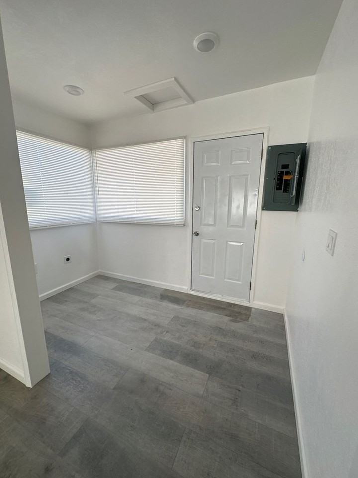 317 Martin St - Photo 4 of 6