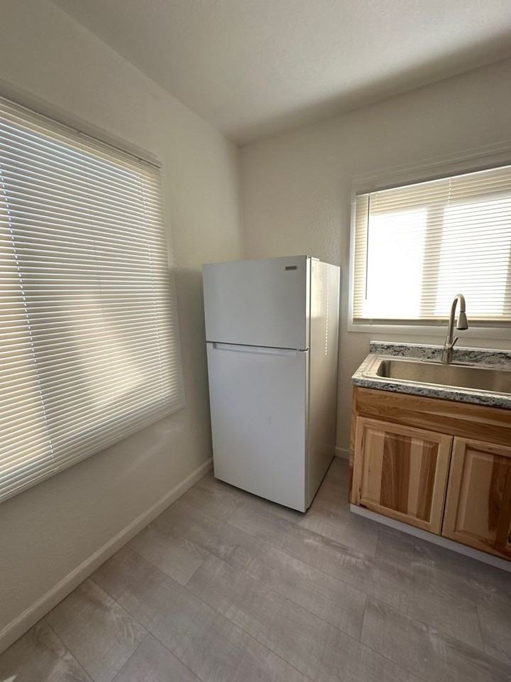 317 Martin St - Photo 5 of 6