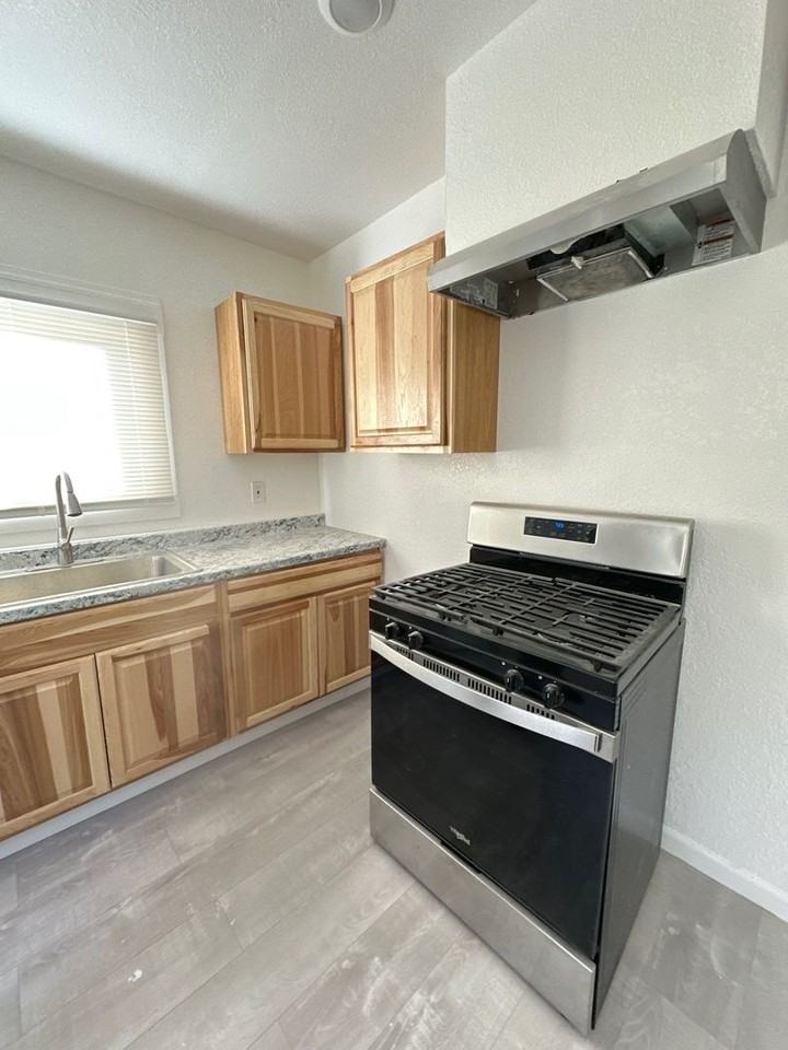 317 Martin St - Photo 6 of 6