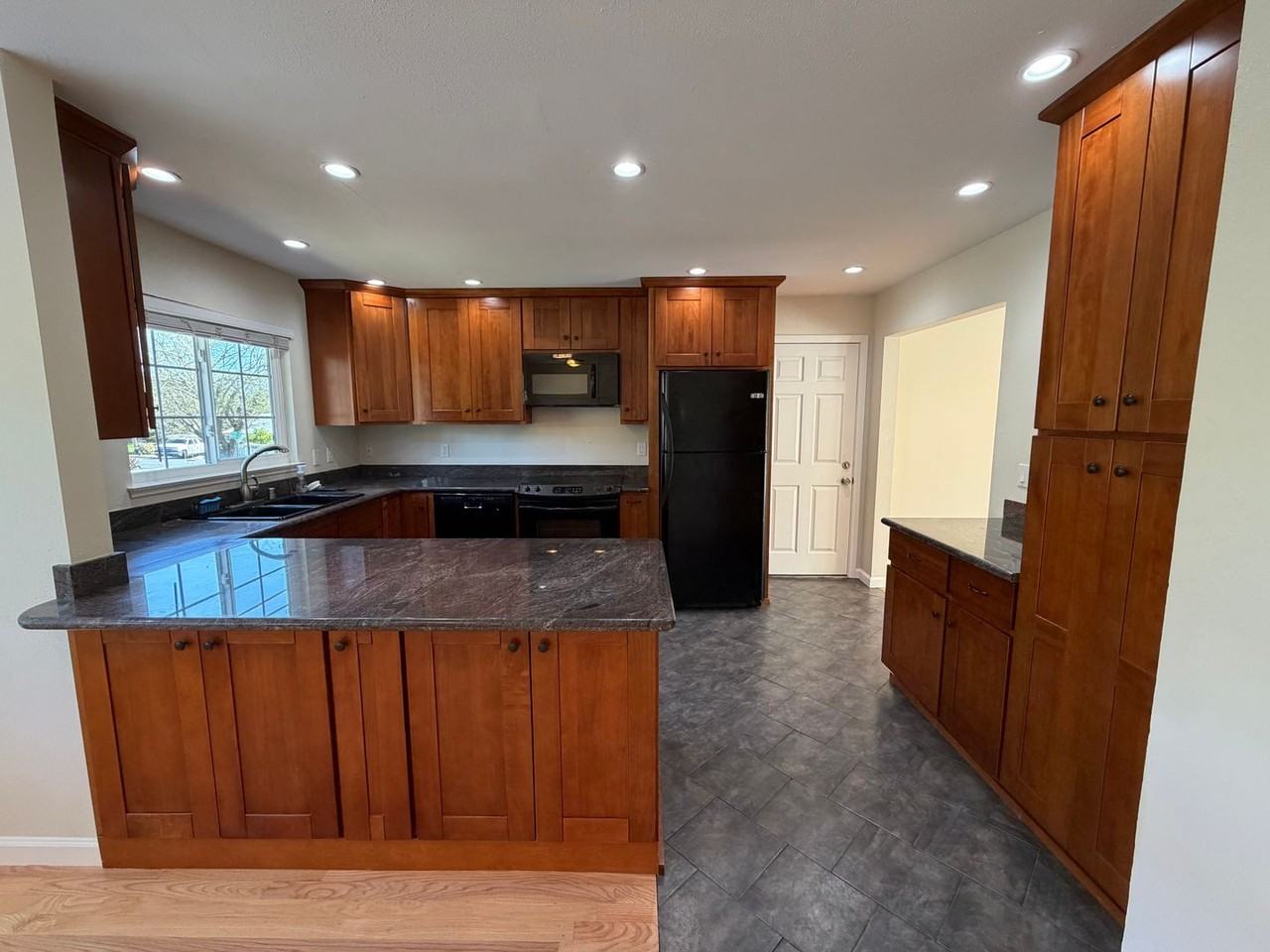 207 Knight Dr - Photo 5 of 24