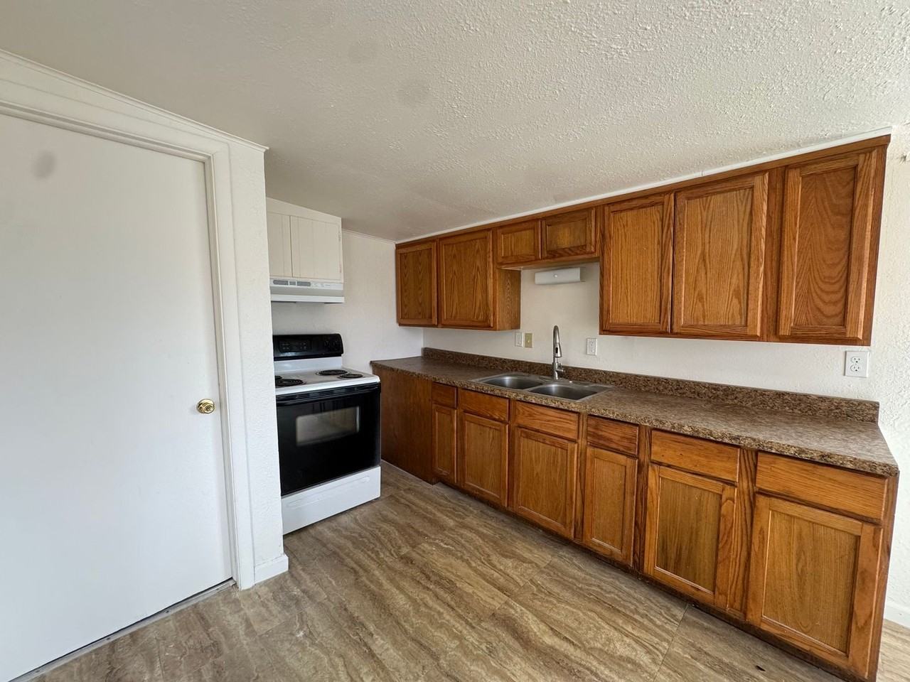 985 Ne Cedar St - Photo 5 of 9