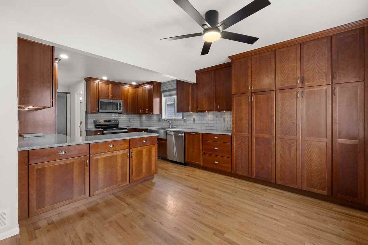 1389 Finch St - Photo 4 of 25