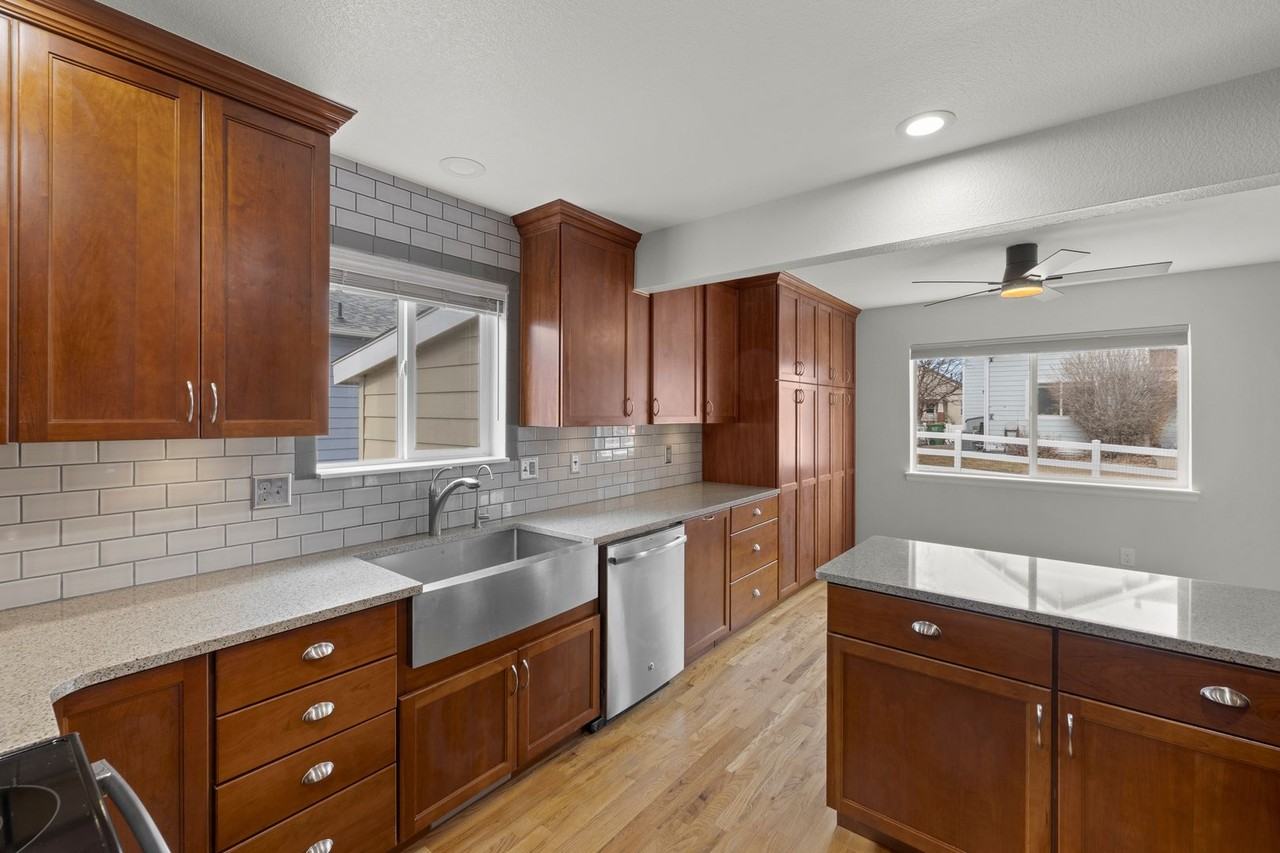 1389 Finch St - Photo 5 of 25