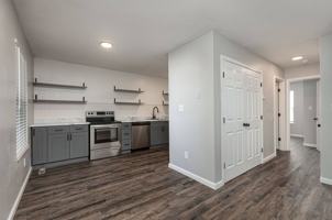 featured image of 1147 E Elm St