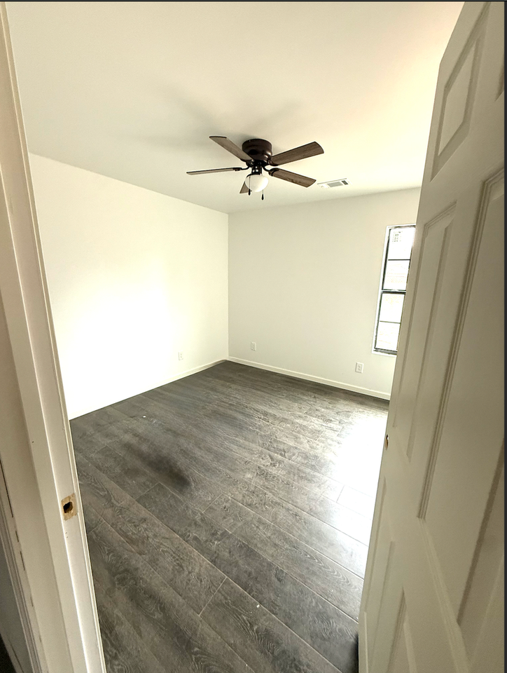 382 Dunlap Rd - Photo 7 of 11