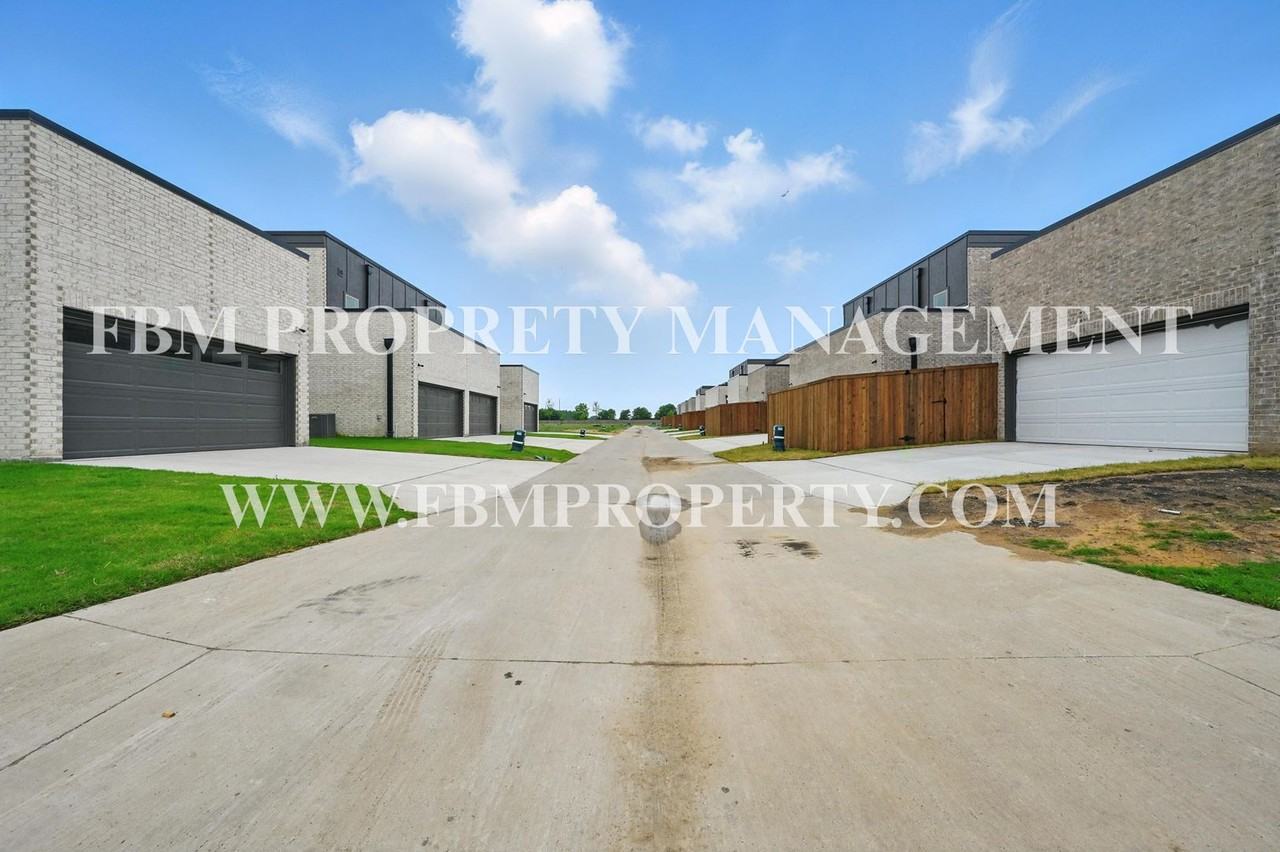 2100 Layla Dr - Photo 7 of 24