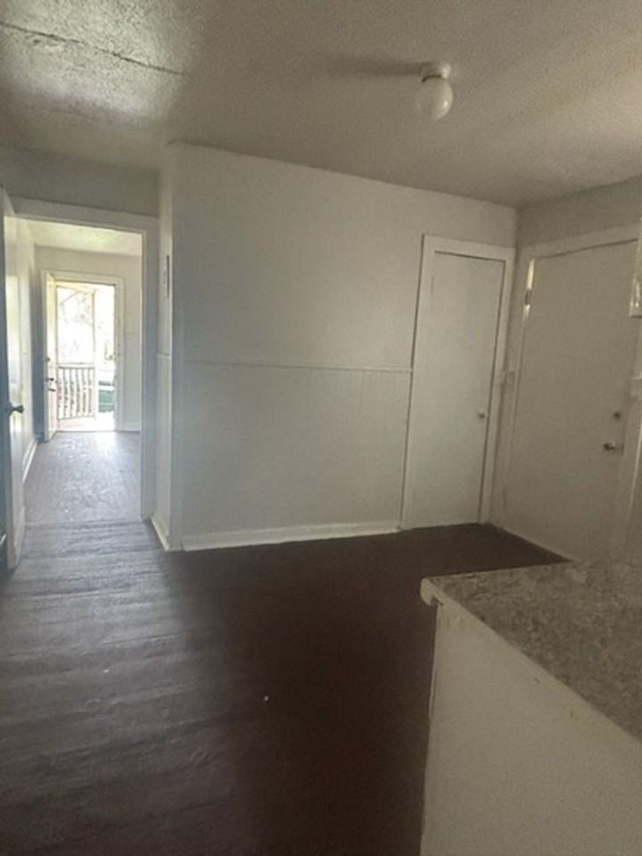 1150 Wiggins St - Photo 6 of 8