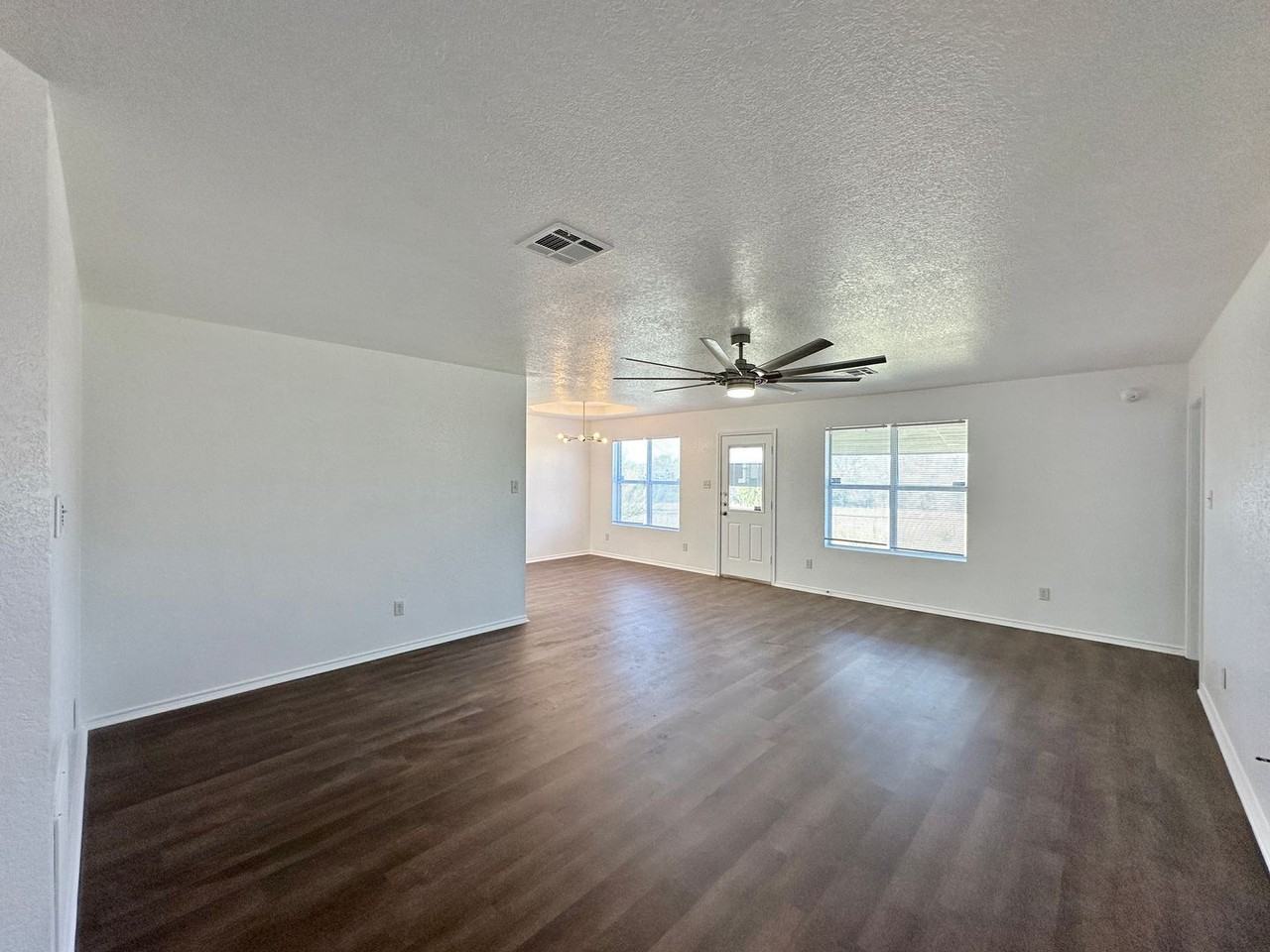 3102 Viewcrest Dr - Photo 2 of 30