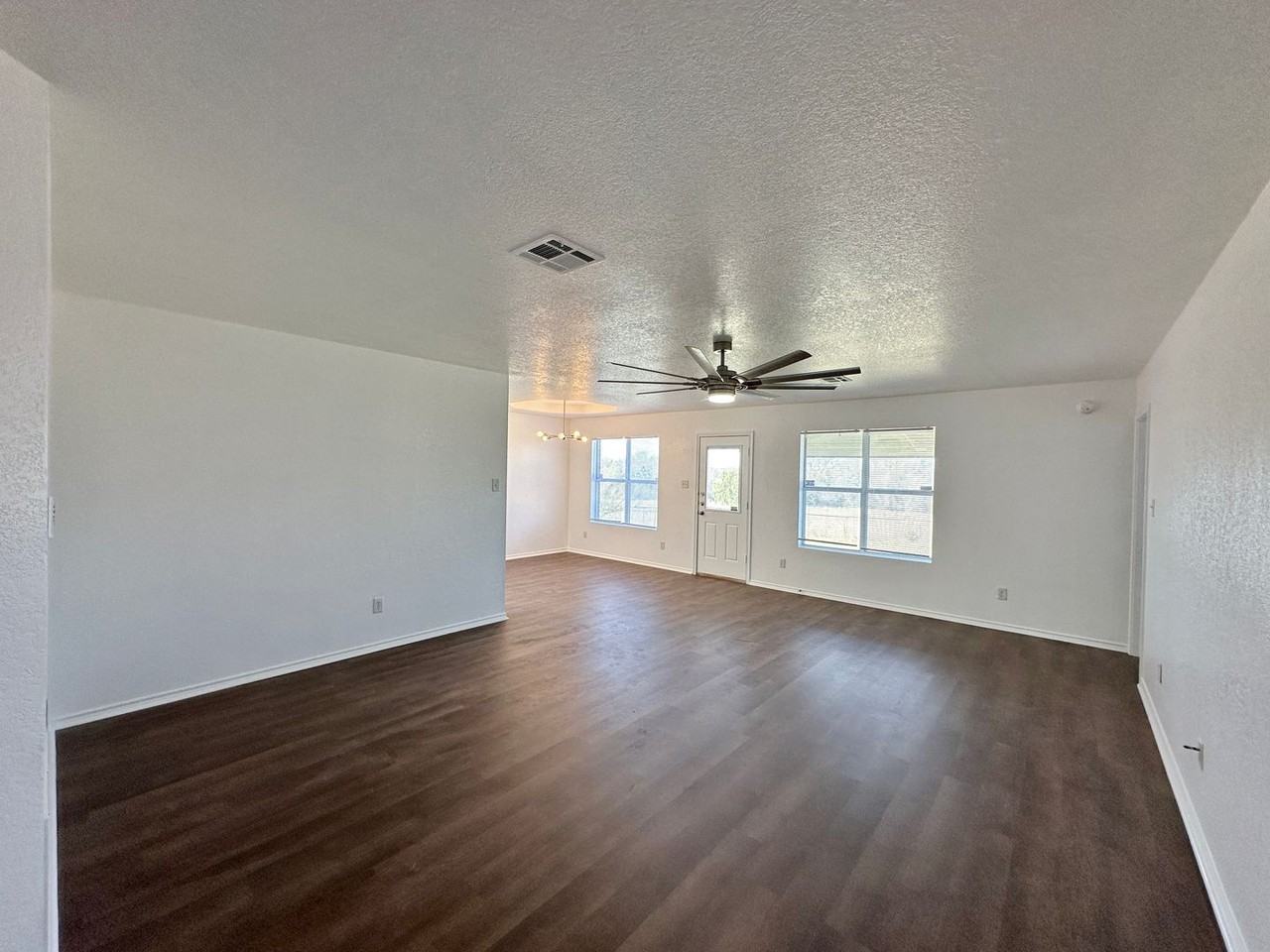 3102 Viewcrest Dr - Photo 3 of 30