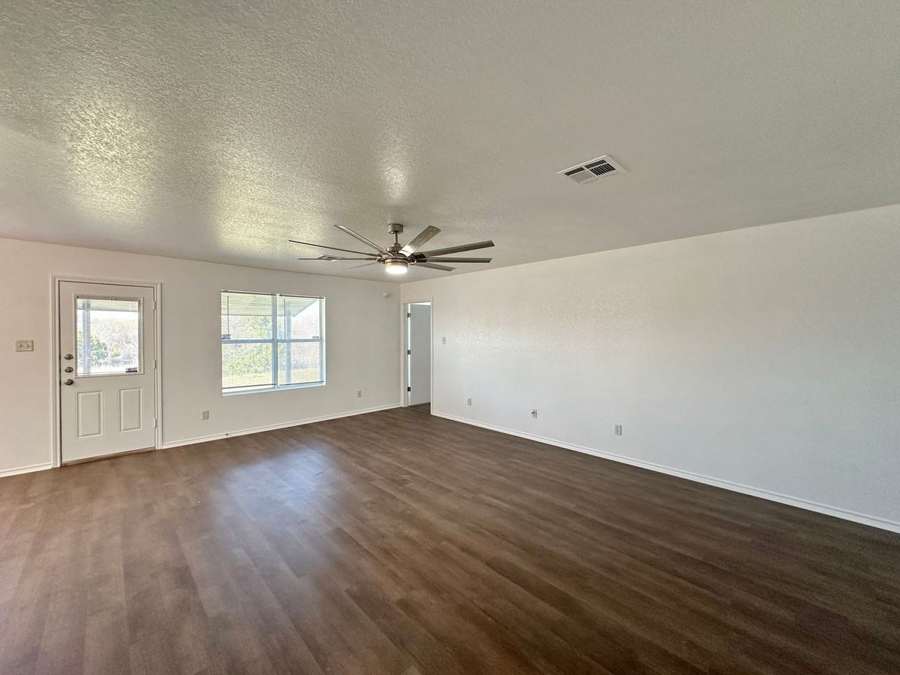 3102 Viewcrest Dr - Photo 5 of 30