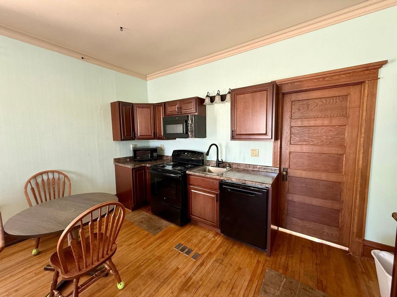 415 Division St - Photo 2 of 50