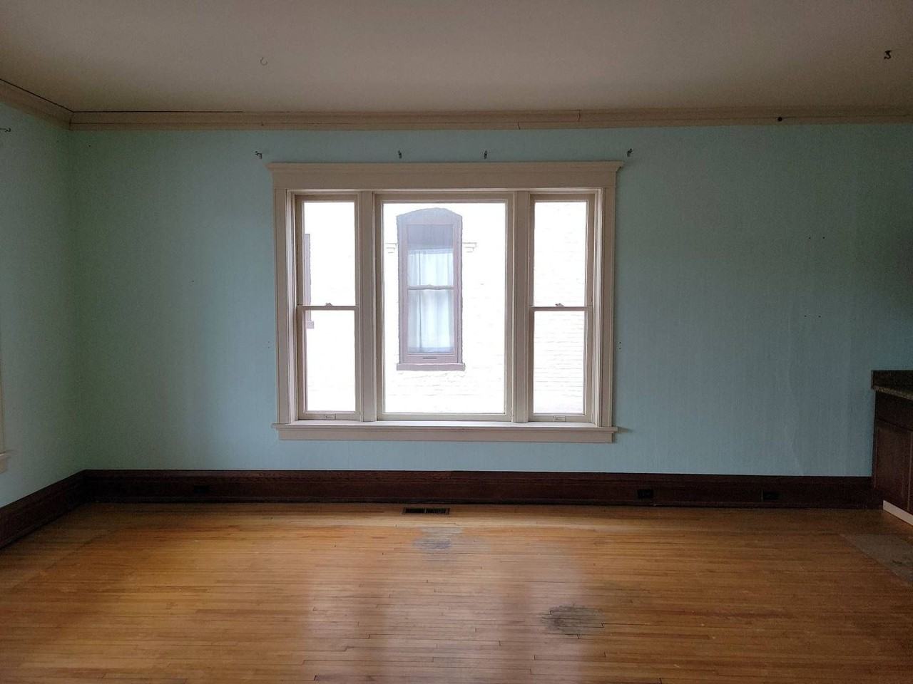 415 Division St - Photo 4 of 50