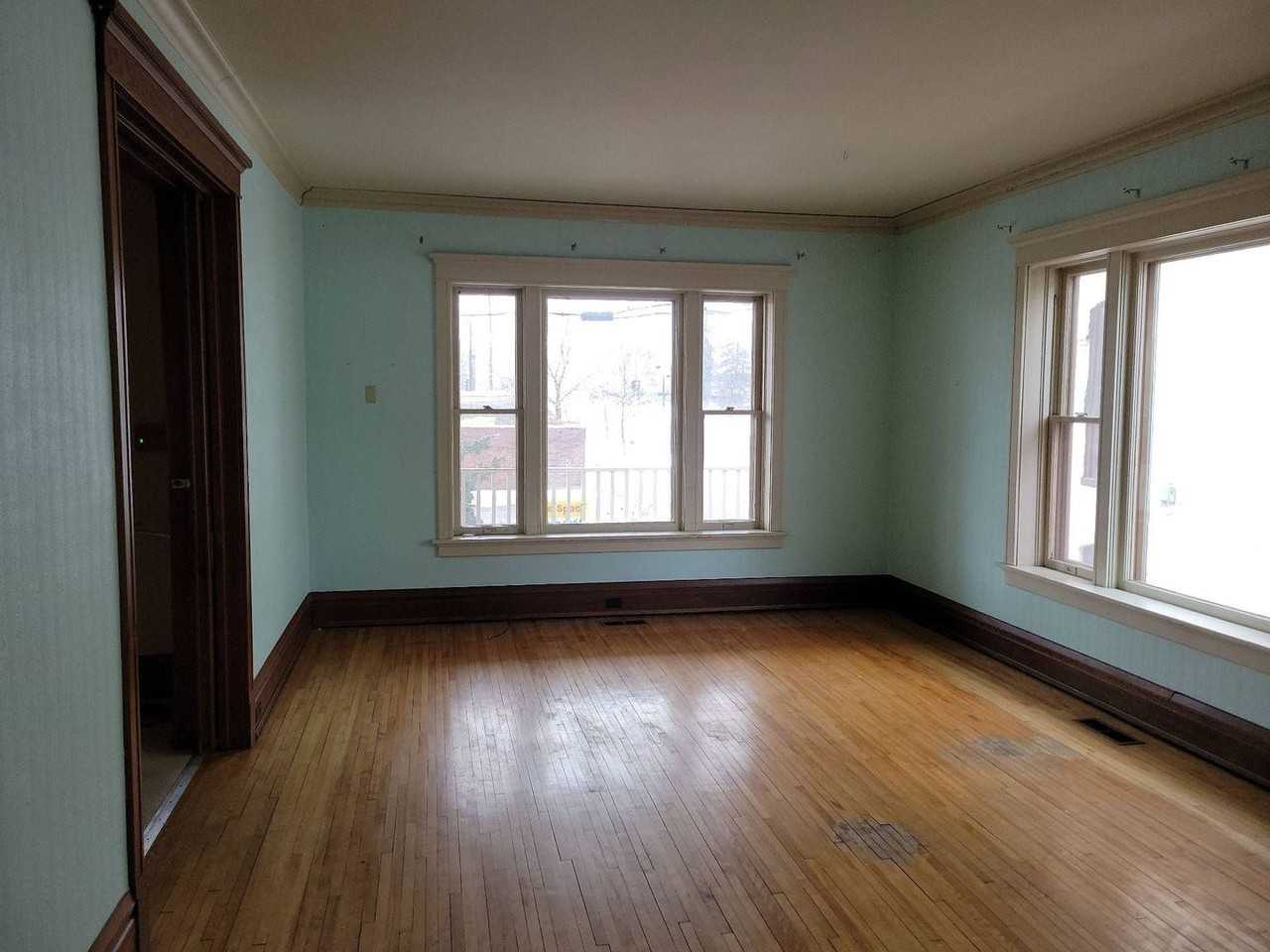 415 Division St - Photo 5 of 50