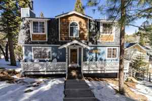 featured image of 890 Villa Grove Ave