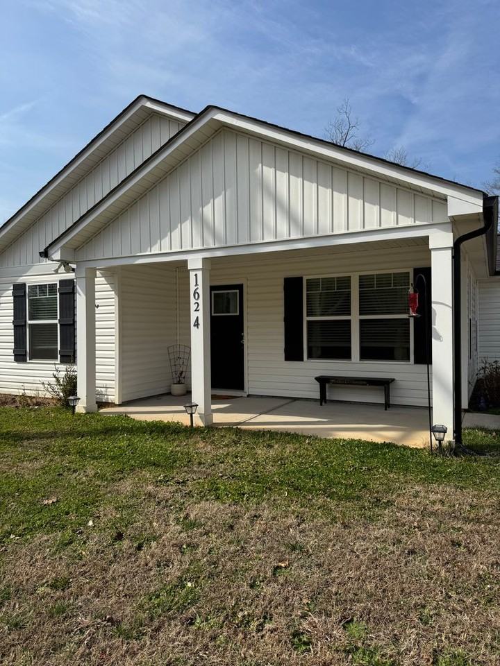 1624 S Center St - Photo 3 of 19